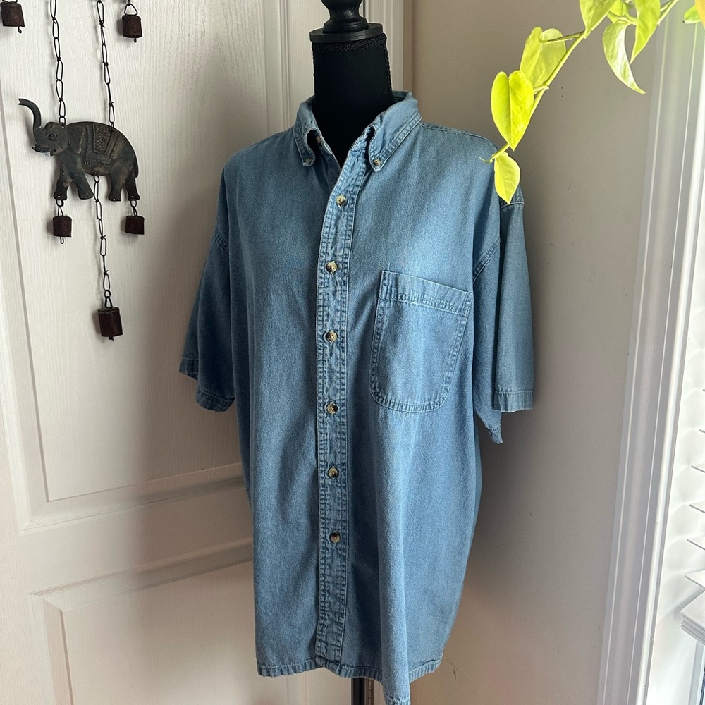 Men's Casual Light Blue Button-Down Shirt